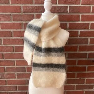 NWOT Wool Knit Unisex Scarf Cream Grey Striped Wrap 9”x60”